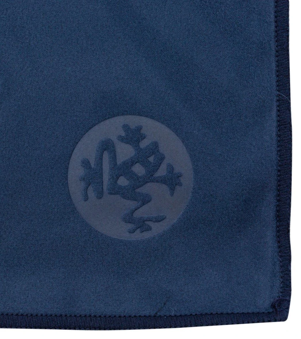 Manduka EQua Yoga Hand Towel Midnight 2 Manduka EQua Yoga Hand Towel Midnight - Image 2