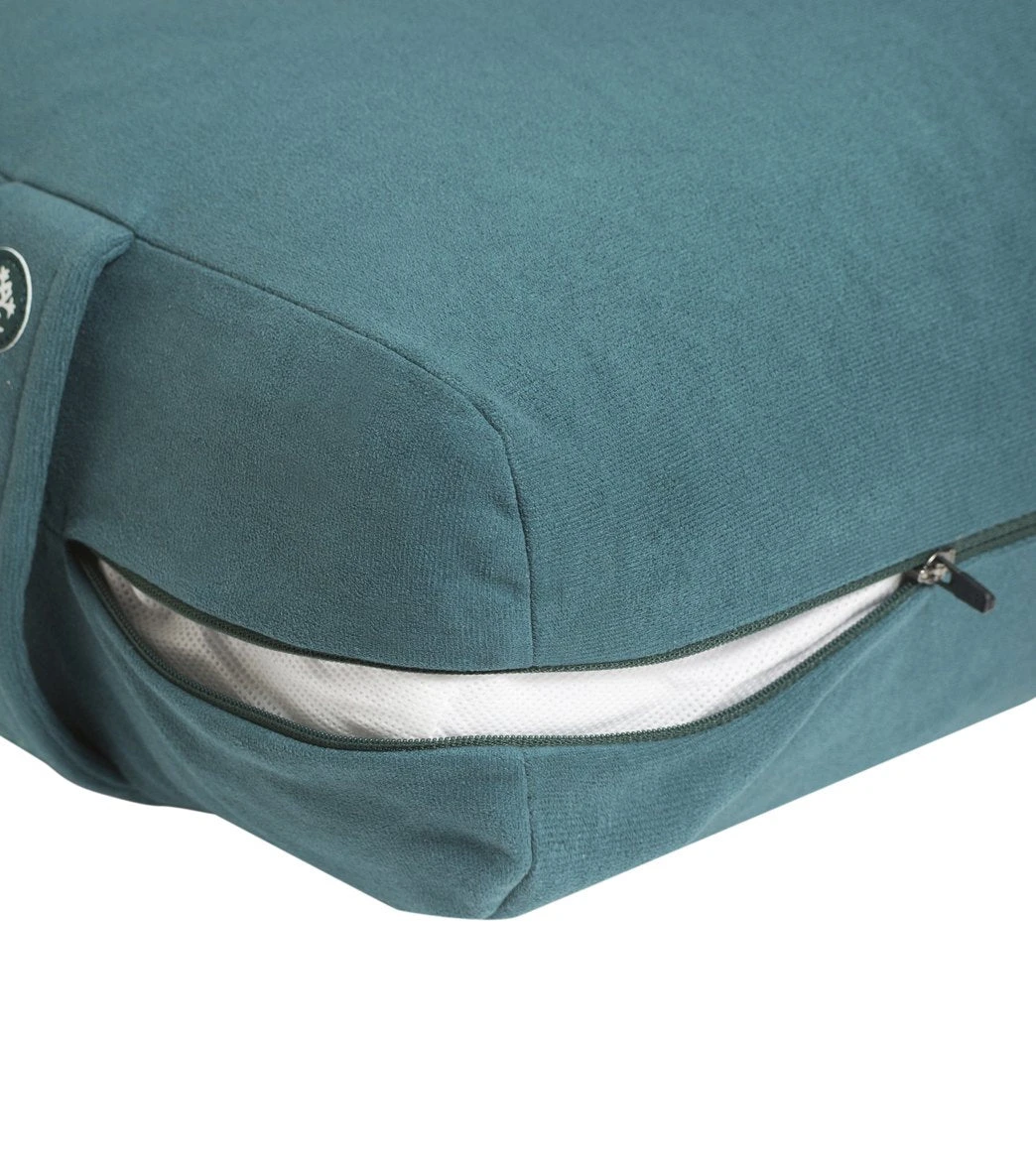 Manduka Enlight Rectangular Yoga Bolster Thrive 3 Manduka Enlight Rectangular Yoga Bolster Thrive - Image 3