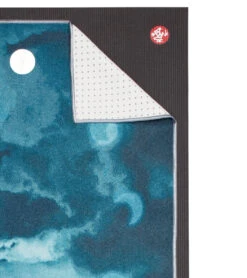 Manduka Yogitoes® Lunar Yoga Mat Towel -EVERYDAY YOGA Sales 4390217416747 lunar 3a