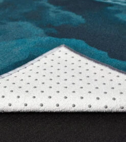 Manduka Yogitoes® Lunar Yoga Mat Towel -EVERYDAY YOGA Sales 4390217416747 lunar 4a
