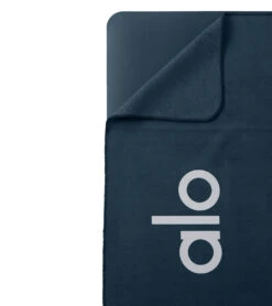 Alo Yoga Grounded No-Slip Mat Towel Eclipse -EVERYDAY YOGA Sales 7069184819243 eclipse 4a