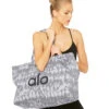 Alo Shopper Tote Grey Tiedye 6 Alo Shopper Tote Grey Tiedye -EVERYDAY YOGA Sales 7069328637995 greytiedye 2a